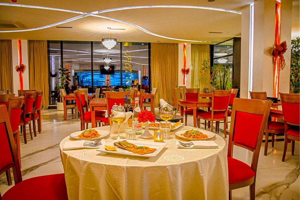 Hotel Vivas Durres Bagian luar foto