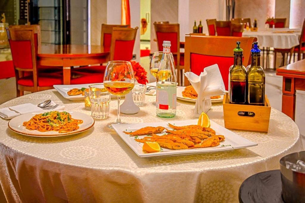 Hotel Vivas Durres Bagian luar foto