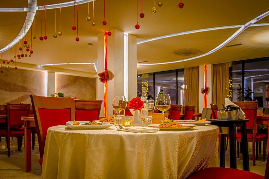Hotel Vivas Durres Bagian luar foto