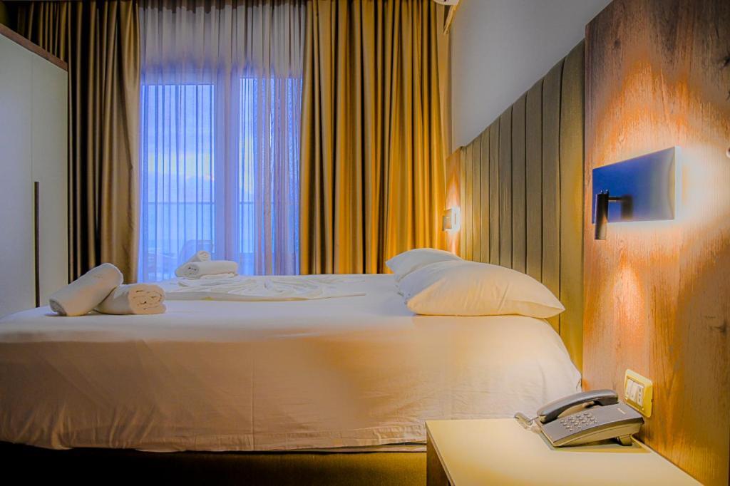 Hotel Vivas Durres Bagian luar foto