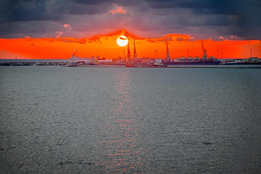 Hotel Vivas Durres Bagian luar foto
