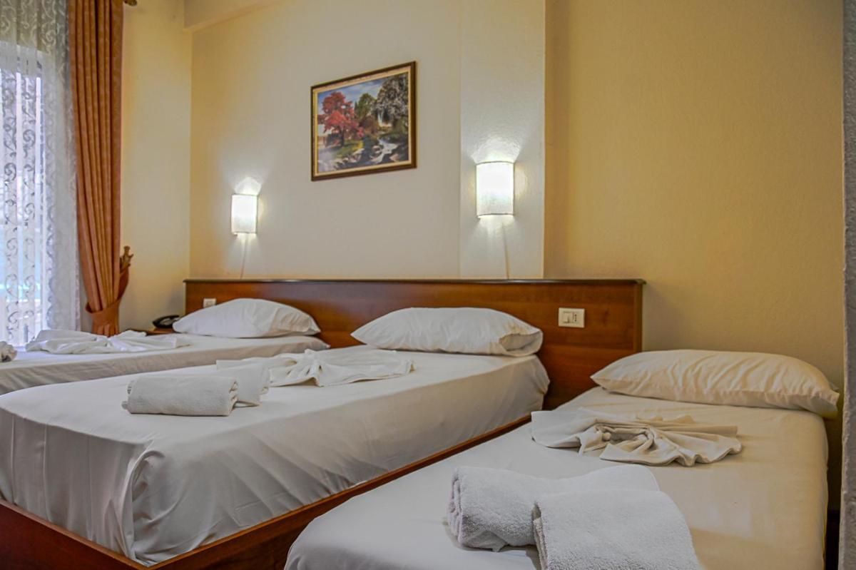 Hotel Vivas Durres Bagian luar foto