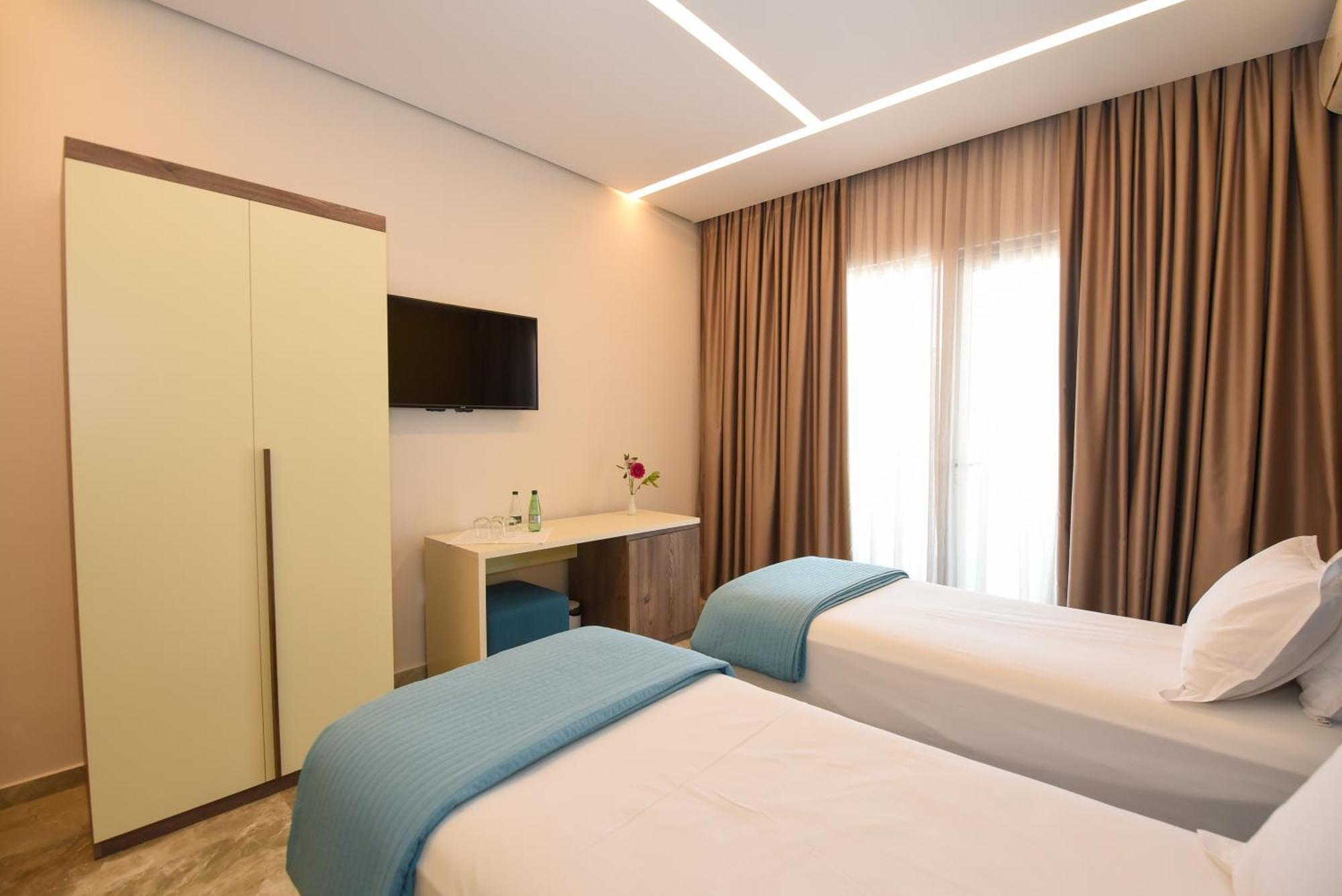 Hotel Vivas Durres Bagian luar foto