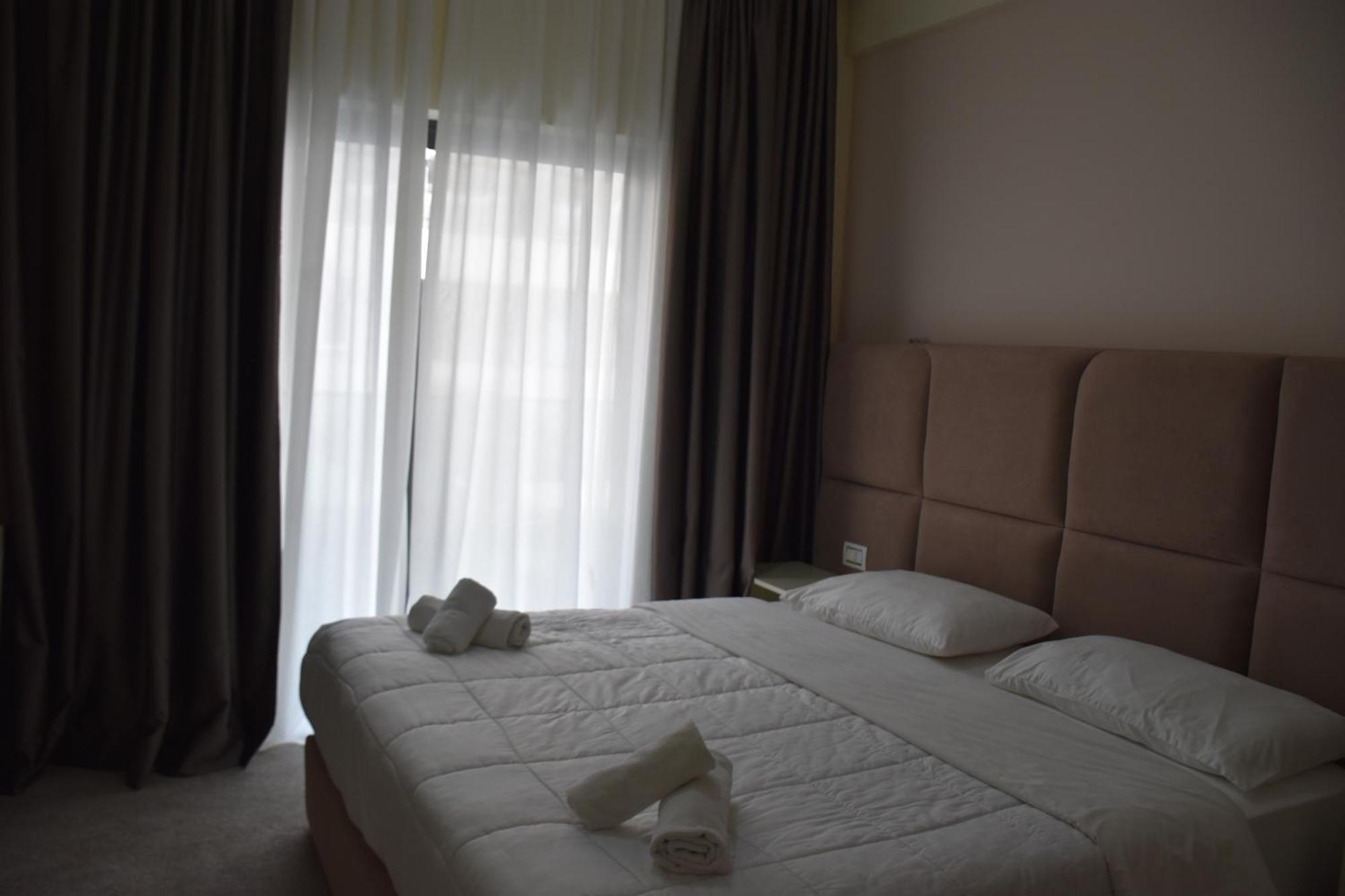 Hotel Vivas Durres Bagian luar foto