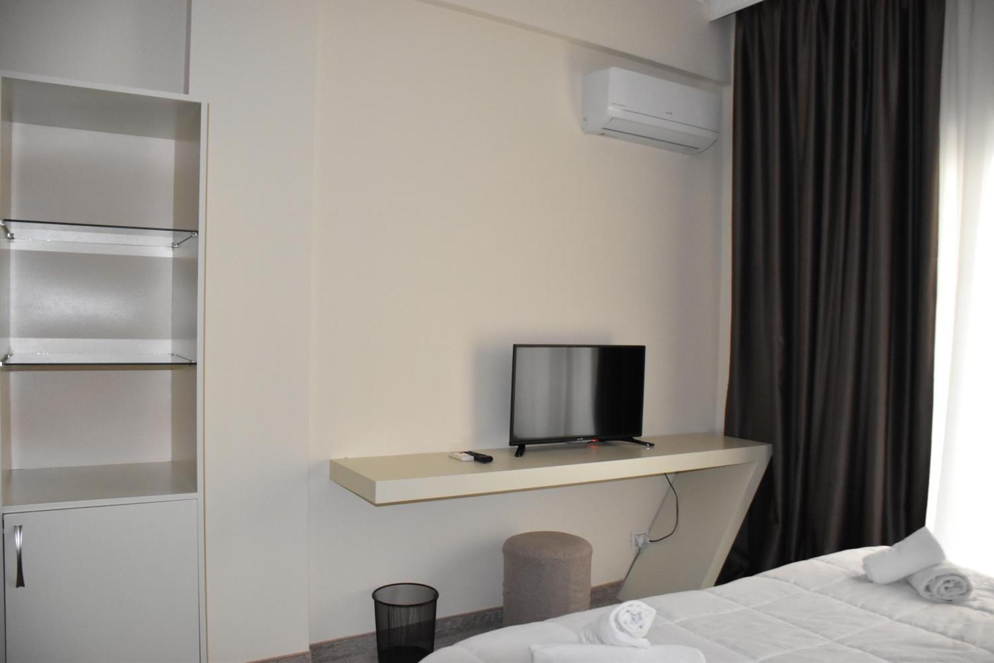 Hotel Vivas Durres Bagian luar foto