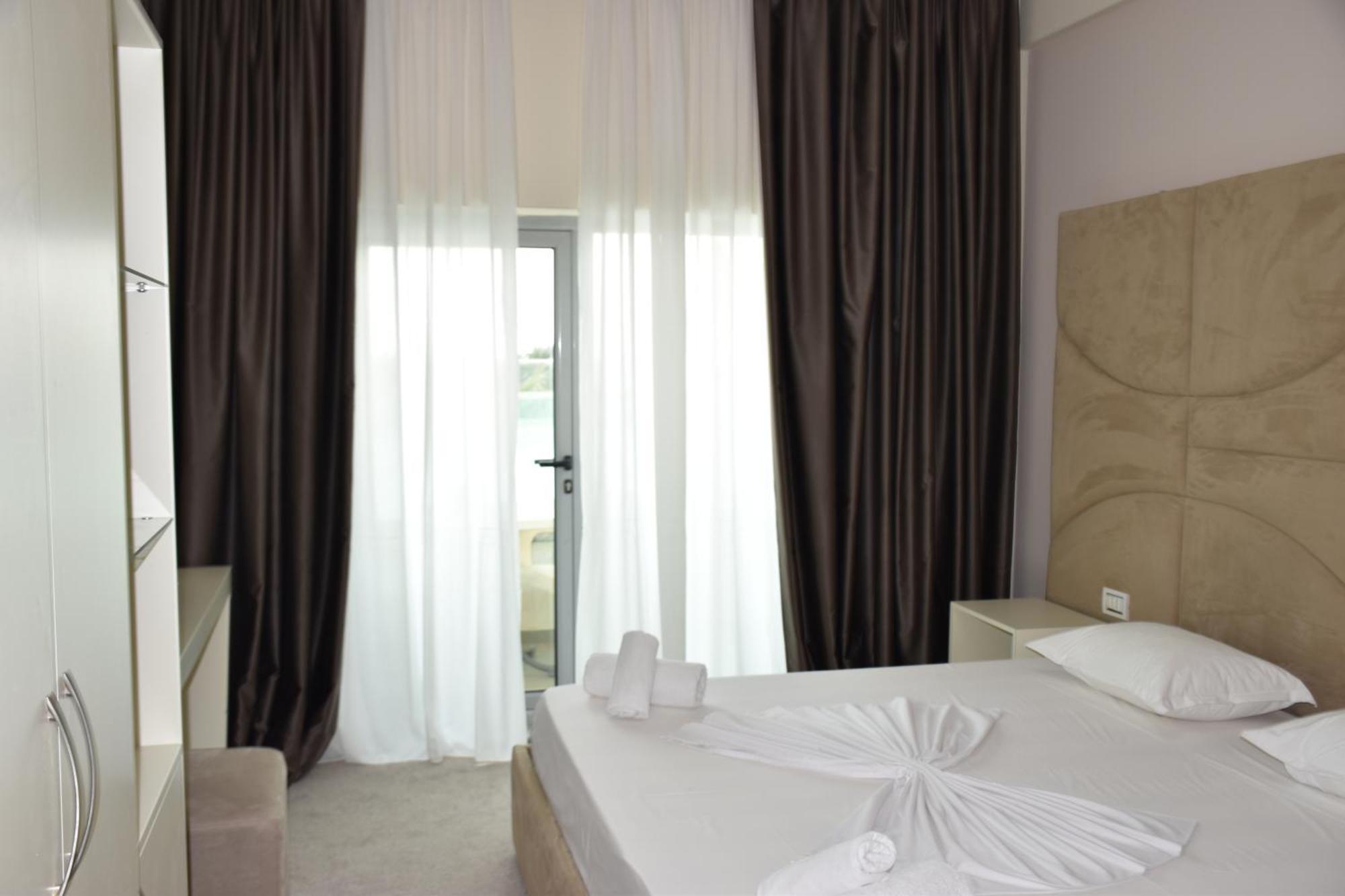 Hotel Vivas Durres Bagian luar foto
